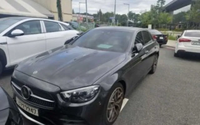 매매중고자동차 E-클래스 W213 E220d 4MATIC AMG라인 매물 사진 13 - 2022/10 75,546km